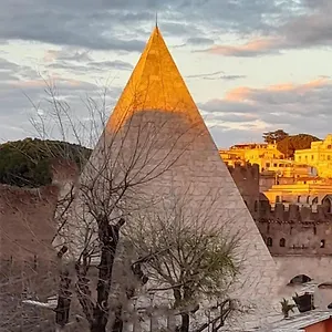 The Golden Pyramid Appartamento Roma